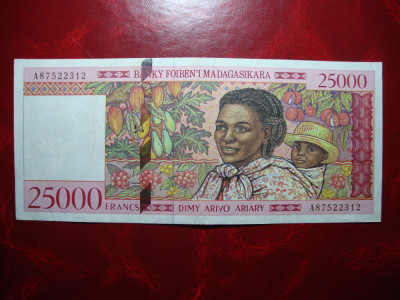 MADAGASCAR 25.000 FRANCI SUPERBA foto