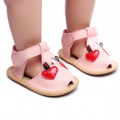 Sandalute roz cu inimioare (Marime Disponibila: 12-18 luni (Marimea 21