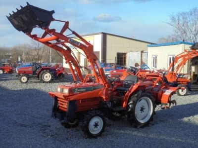 Tractor Kubota L1-185 foto