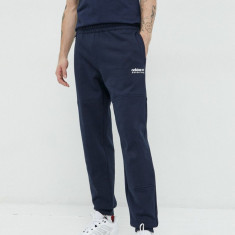 Adidas Originals pantaloni de trening din bumbac barbati, culoarea albastru marin, cu imprimeu