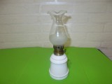 LAMPA veche cu petrol / gaz lampant din STICLA OPALINA