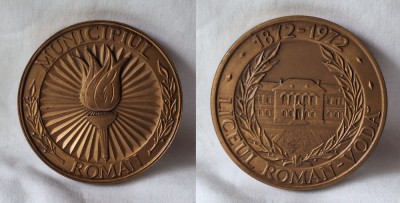 medalia Municipiul ROMAN &amp;amp; Liceul Roman Voda 1872-1972 medalie veche foto