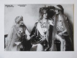 Copie foto 140 x 95 mm &Icirc;ncoronarea de la Alba-Iulia 15 oct.1922 cu Regina Maria și Prințesele Maria(regină Iugoslavia) și Elisabeta(regină Grecia))