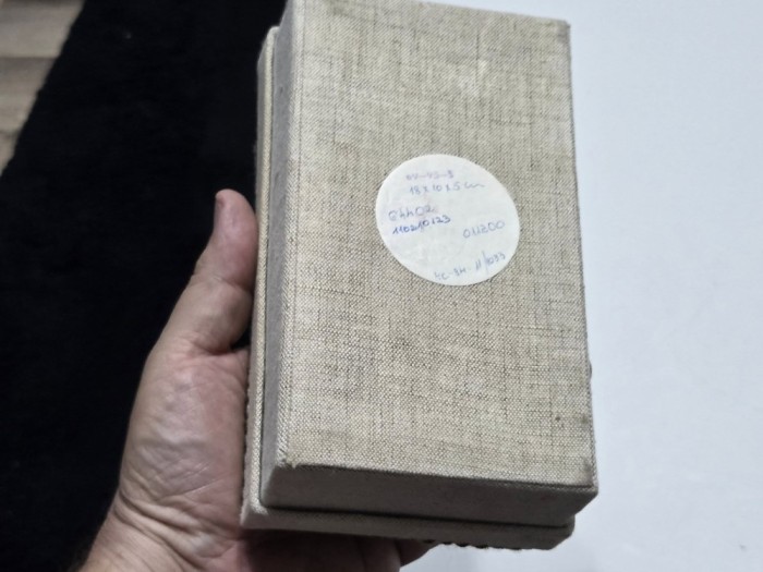 Cutie vintage cu model frumos