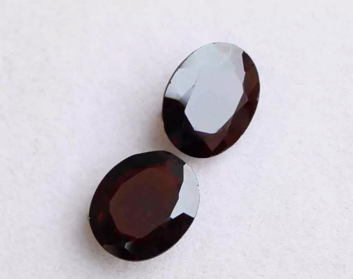 Granate pereche 9.30 ct