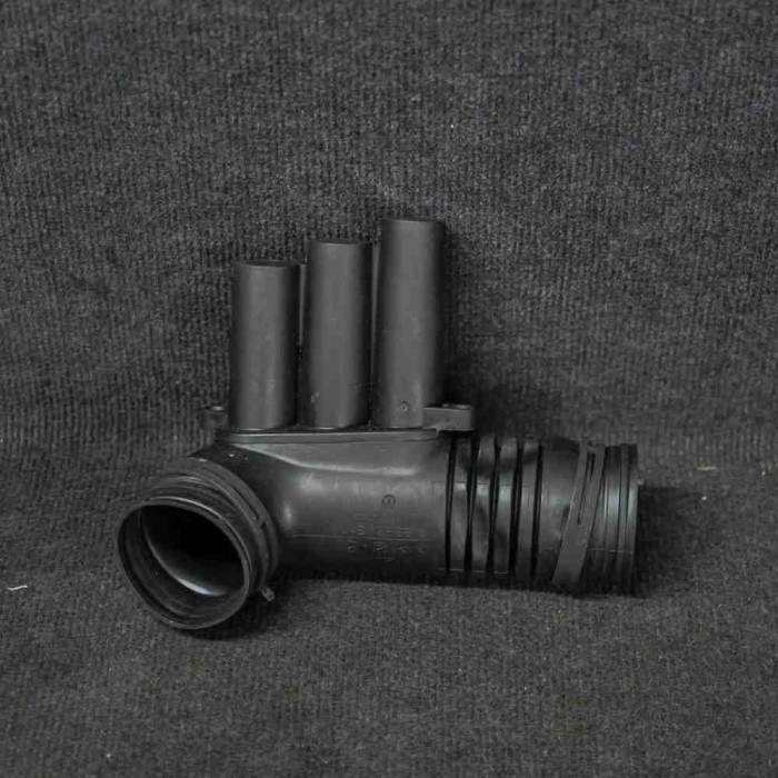 Furtun VW POLO 6R, 6C 2013 OEM: 04E129651C