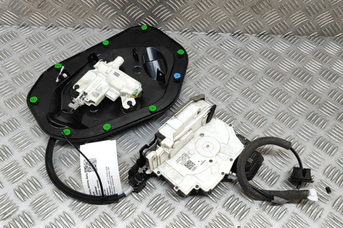 &Icirc;ncuietoare ușă dreapta față AUDI E-TRON GEN 2019 OEM: 4K1837016K,4N0837060 28465687