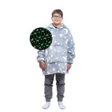 Patura cu maneci, tip hanorac lung, pentru copii/adulti, cu stelute FLUORESCENTE, din fleece captusit cu blana, cu buzunare, mansete si gluga, gri