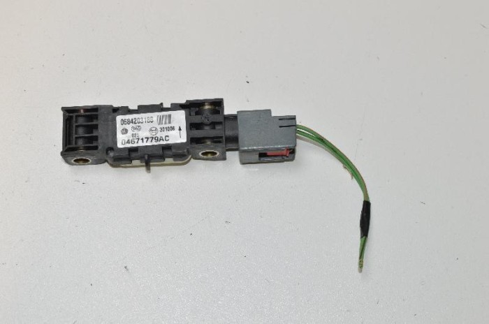 Senzor de impact dreapta față CHRYSLER 300 C LX 2007 OEM: 04671779AC 2532444