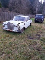 Masina de epoca Mercedes Benz 200D foto