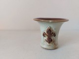 Cana mica ceramica smaltuita cu decor varf de lance, 5.5cm inaltime