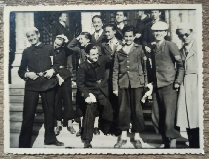 Amintire din frumoasele zile petrecute la scoala, Ploiesti 1940// fotografie