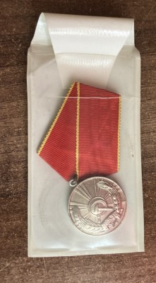 QW15 10 - comunism RSR - decoratie - medalia Pentru merite deosebite in munca foto