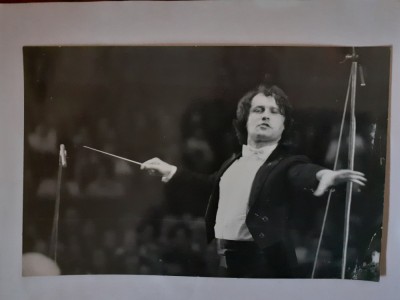 3 fotografii cu dirijorul Horia Andreescu foto