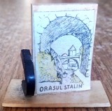 Bibelou Stalin Plastic, Brasov, Regiunea Stalin, RPR, Anii &#039;50, 35x19.5x31mm