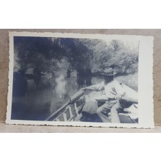 BALTILE BRAILEI , PESCAR IN BARCA , PE COROTISCA , FOTOGRAFIE TIP CARTE POSTALA , MONOCROMA, NECIRCULATA , DATATA 1 MAI 1934