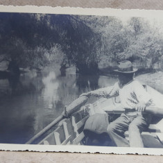 BALTILE BRAILEI , PESCAR IN BARCA , PE COROTISCA , FOTOGRAFIE TIP CARTE POSTALA , MONOCROMA, NECIRCULATA , DATATA 1 MAI 1934