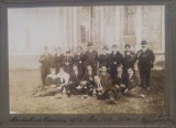 Grup de femei si barbati cu pahare de vin in mana, Manastirea Cernica 1919/ foto