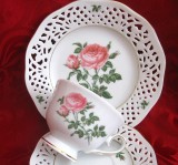 SET MIC DEJUN PORTELAN PERFORAT BAVARIA SET TRIO CEASCA CAFEA CU FARFURII DECOR CU TRANDAFIRI