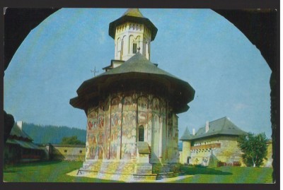 CPIB 22449 - CARTE POSTALA - MANASTIREA VATRA MOLDOVITEI, VEDERE DE SUB PORTAL foto