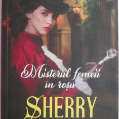 Misterul femeii in rosu – Sherry Thomas