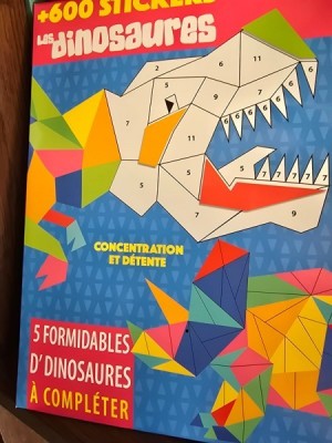 Les Dinosaures + 600 stickers foto