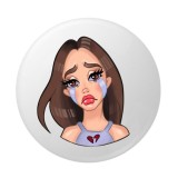 Cumpara ieftin Insigna metalica rotunda cu ilustratie fata stil cartoon cu lacrimi si inima franta, model grafic emotiv