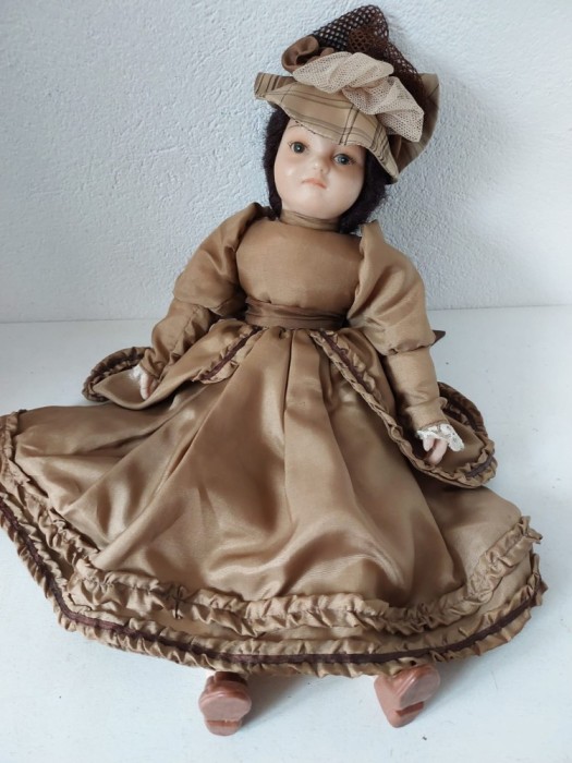 Papusa vintage (anii 90) de colectie, Guy Luy I Hubert Studio Lalek, Polonia Cracovia, Krakow, 36cm, in haine de epoca