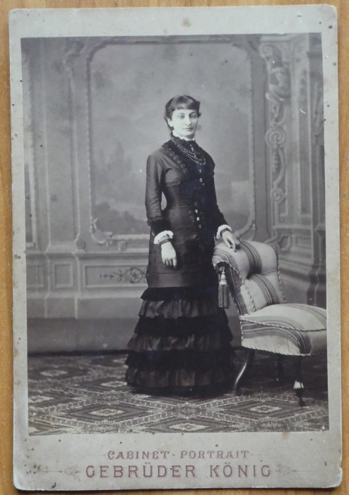 Foto pe carton, Cernauti, 1882, Marie Gaffenco, din familia de boieri Flondor, cu autograf