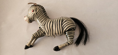 Zebra , jucărie veche metalica FUNCTIONEAZA LIPSA CHEITA , foto