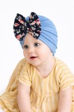 Caciulita bleu tip turban cu fundita inflorata (Marime Disponibila: 6-9 luni)