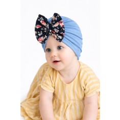 Caciulita bleu tip turban cu fundita inflorata (Marime Disponibila: 6-9 luni)