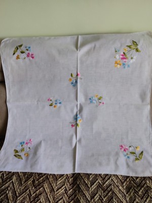 Față de masă cu broderie manuala foto