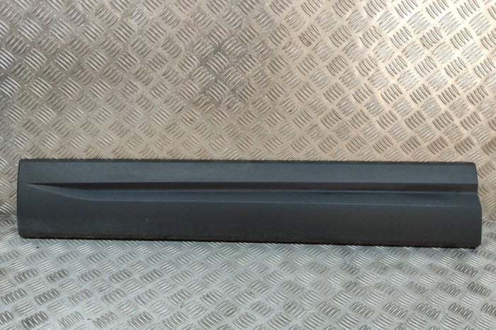 Bandou inferior ușă st&acirc;nga față SEAT ATECA KH7 2020 OEM: 575854939F 24865771