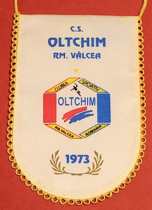 Fanion Handbal (anii 2000) - CS &quot;OLTCHIM&quot; RAMNICU-VALCEA (dimensiuni 16X10 cm)