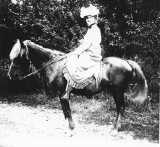 P2448N Femeie pe cal, Rom&acirc;nia, fin de si&egrave;cle