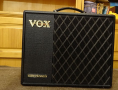 Vand Amplificator chitara Vox VT 40x Valvetronix si Vox VFS5 Footswitch foto