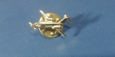QW9 N2 49 - insigna - militar - aviatie - avion militar