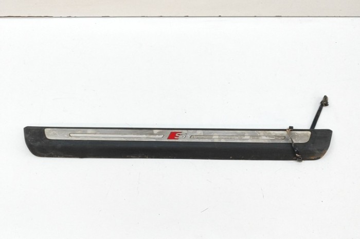 Ornament prag st&acirc;nga față AUDI Q3 Sportback F3N 2024 OEM: 83A947417 | 31860606