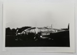AVION CU DOUA MOTOARE SI CARLINGA TRANSPARENTA IN PARTEA DIN FATA , LA SOL , PE INSERAT , FOTOGRAFIE , PERIOADA INTERBELICA