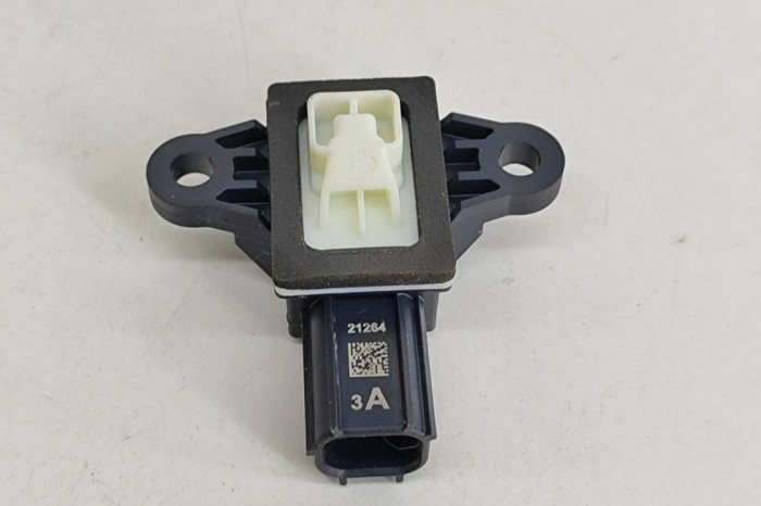 Senzor de impact st&acirc;nga față KIA EV6 CV 2022 OEM: 95930-S1000 25832491