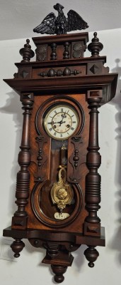 Ceas de perete cu pendul Junghans B07 foto