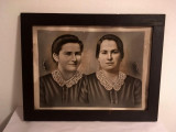 Toblou vechi cu portret facut dupa fotografie, doua surori, 46x58cm, rama