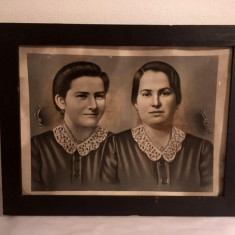 Toblou vechi cu portret facut dupa fotografie, doua surori, 46x58cm, rama