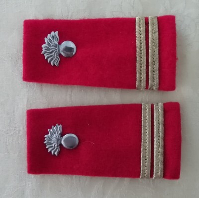 C2 12 - Grade militare - locotenent infanterie - piesa de colectie! foto
