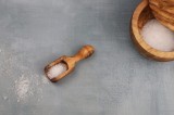 Lingură condimente tip dozator din lemn de măslin 8 cm