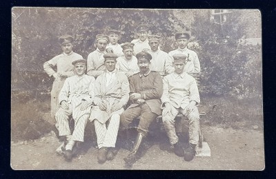 SOLDATI GERMANI CU HALATE SI PIJAMALE , FOTOGRAFIE DE GRUP , CARTE POSTALA ILUSTRATA , MONOCROMA, CIRCULATA , DATATA 1916 foto