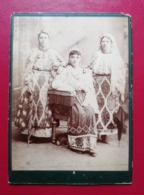 Foto pe carton taiata in partea de jos Turnu Severin tematica etno foto