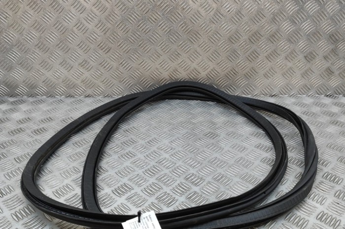 Garnitura ușă st&acirc;nga spate VOLVO XC90 II 2021 OEM: 31457674 | 27977360