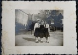 Fotografie, Trei eleve strajeri, perioada interbelica